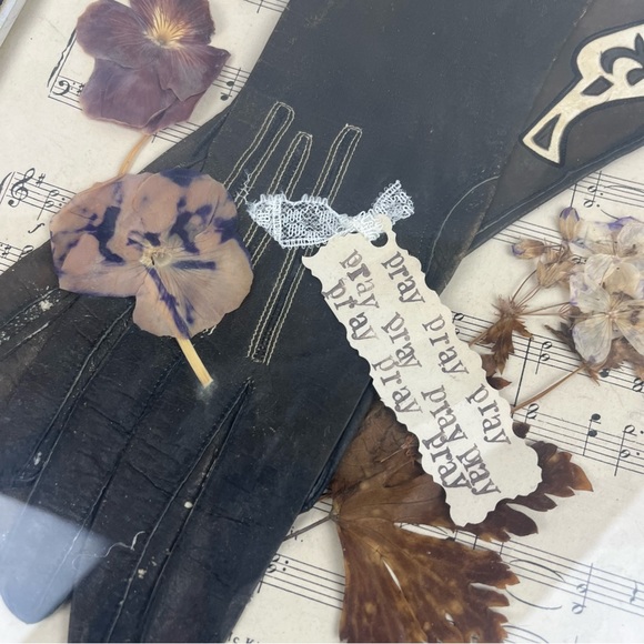 Set of vintage mixed media/collage Art-cottagecore-leather gloves Pray/Baby bib - Picture 10 of 14
